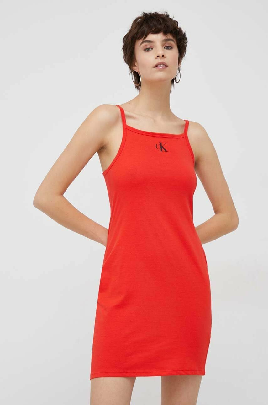 

Памучна рокля Calvin Klein в червено къс модел с кройка по тялото, Червен
