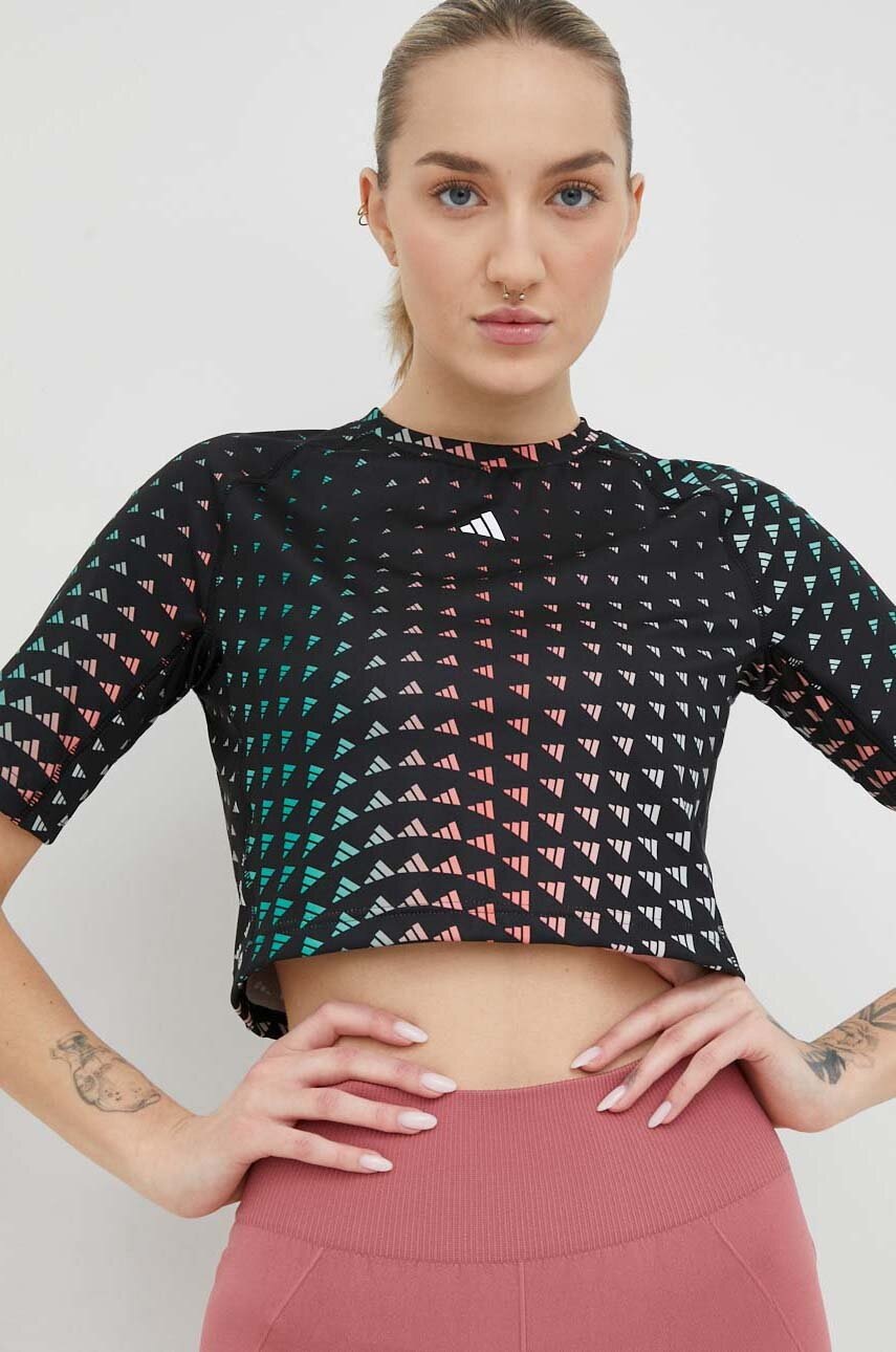 

Тренувальна футболка adidas Performance Brand Love колір чорний