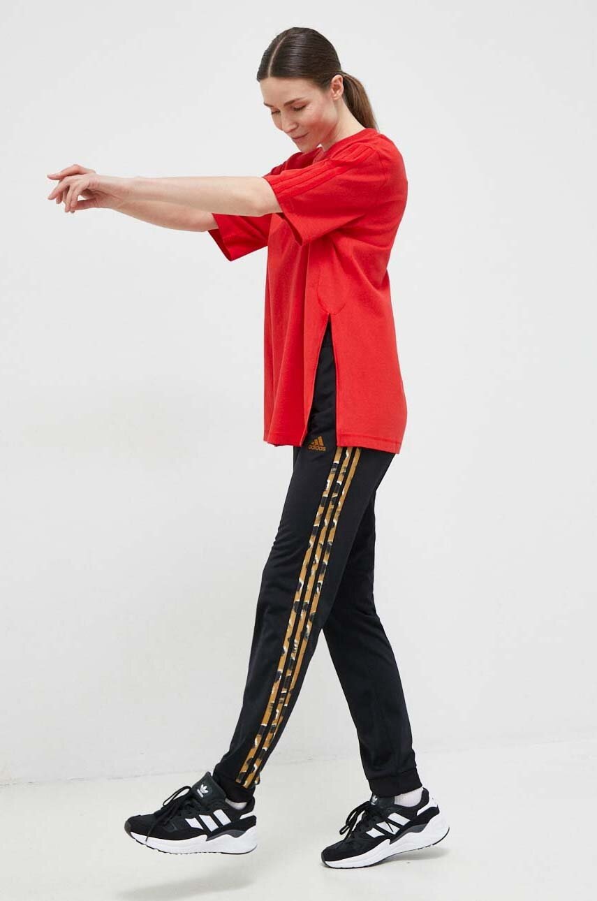 

Бавовняна футболка adidas колір червоний