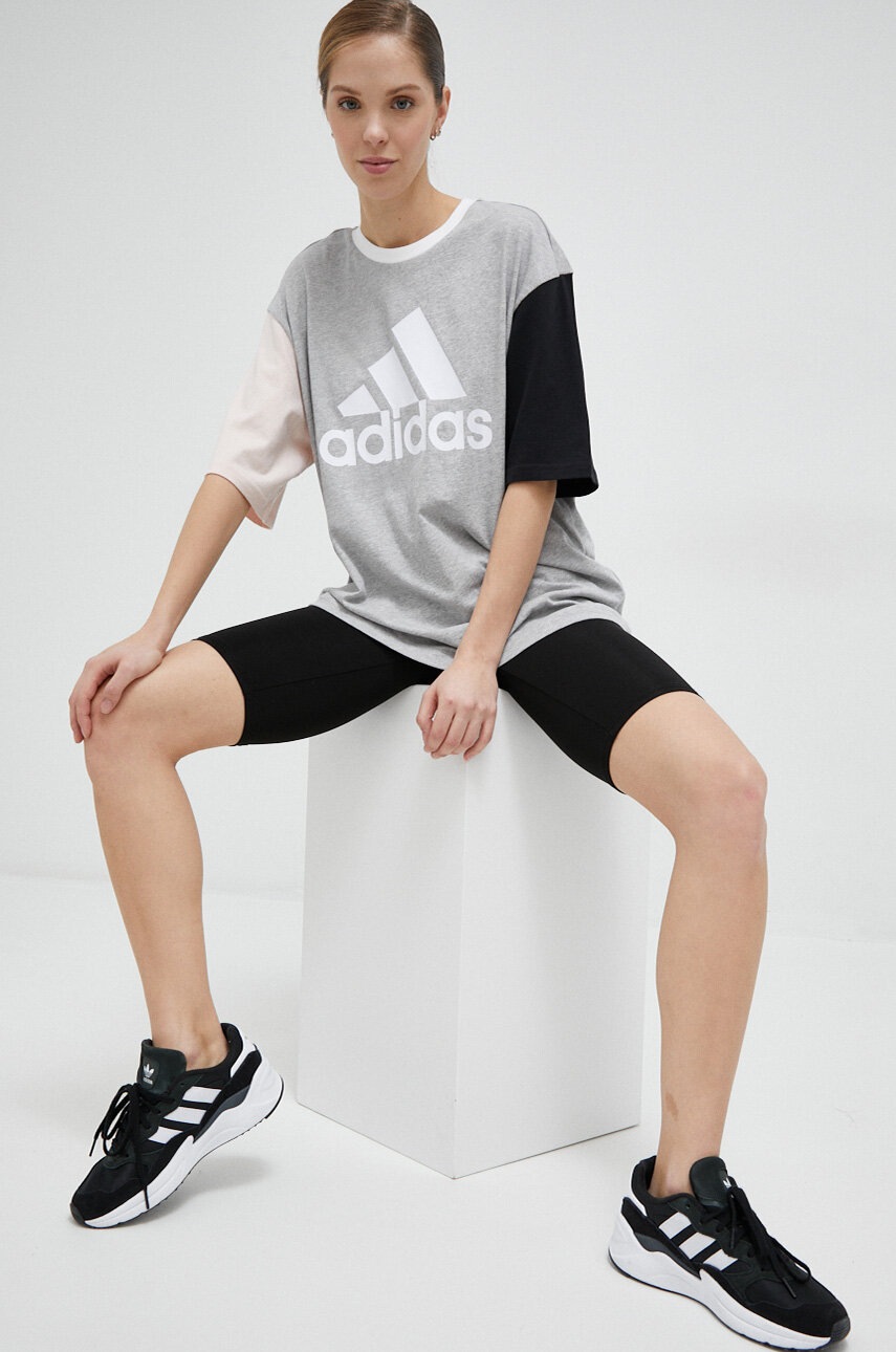 

Хлопковая футболка adidas цвет серый