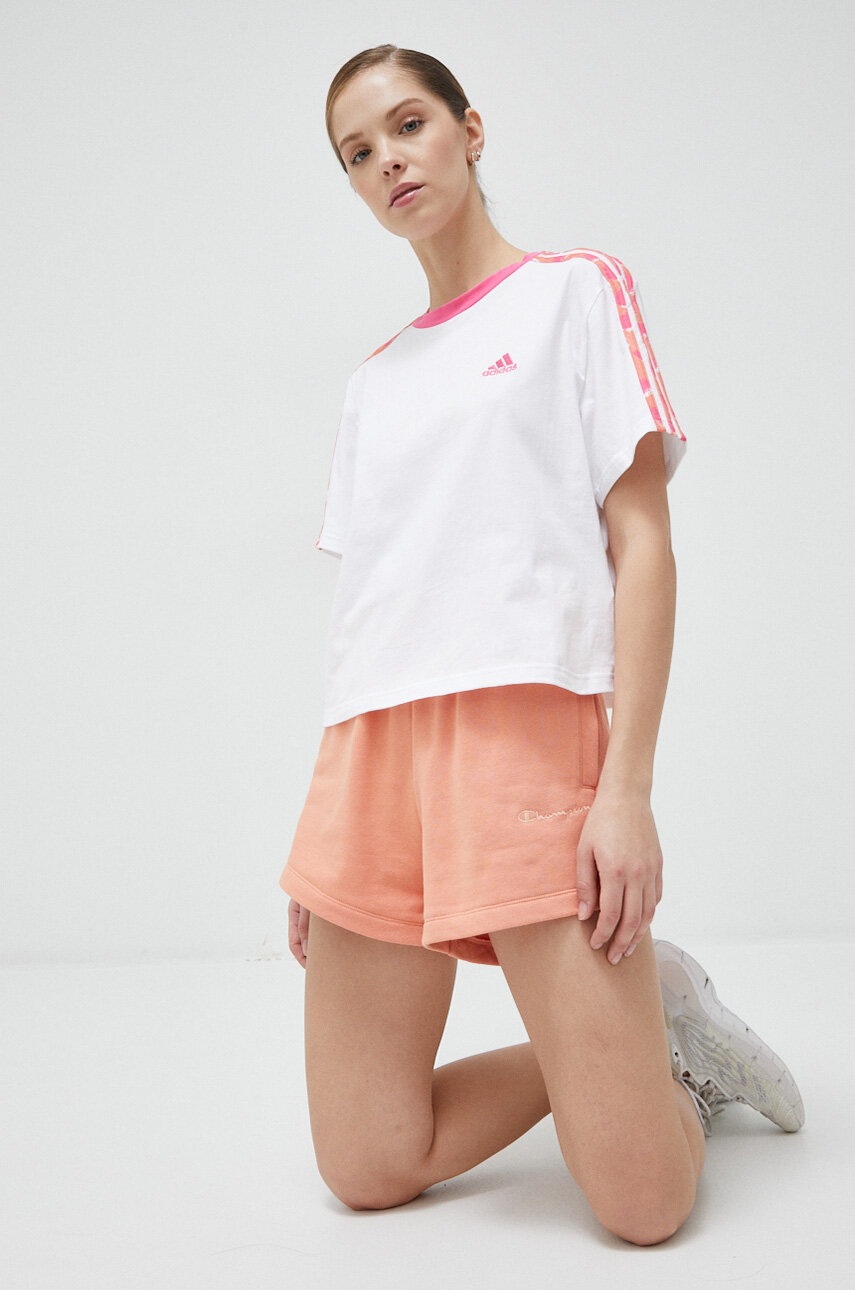 

Футболка adidas жіночий колір білий