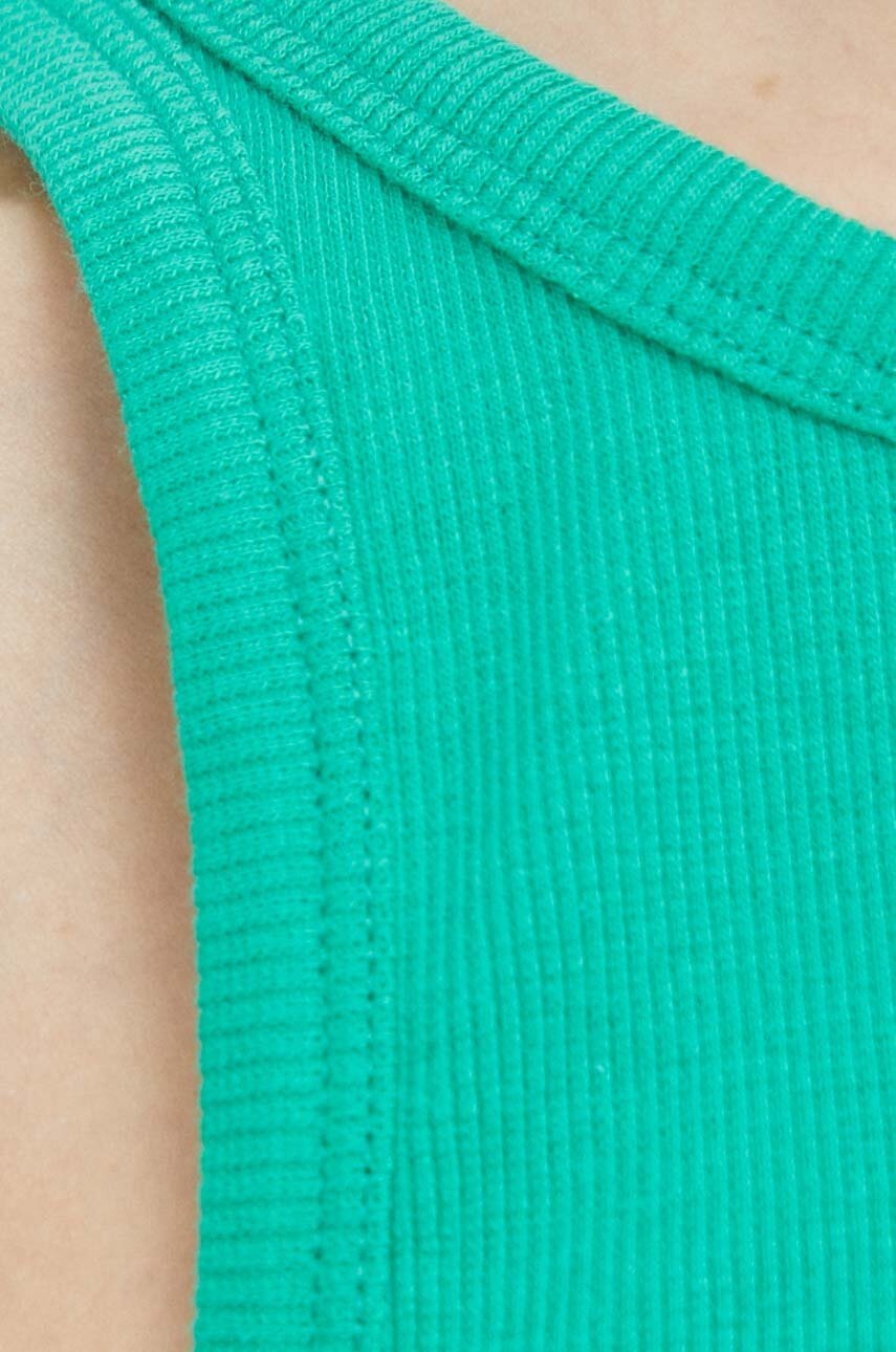 Top Gestuz χρώμα: πράσινο φωτογραφία