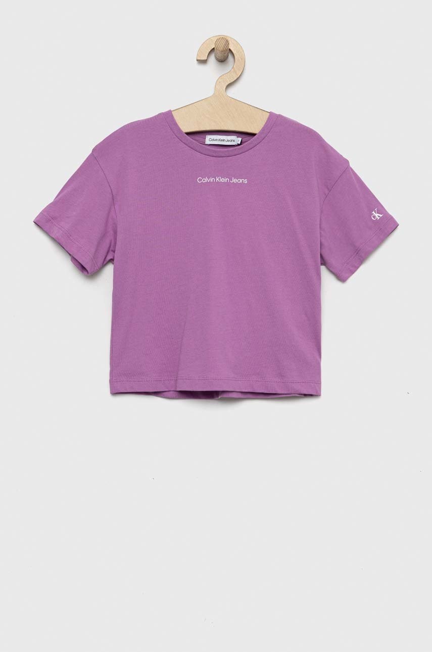 

Детска памучна тениска Calvin Klein Jeans в лилаво, Виолетов