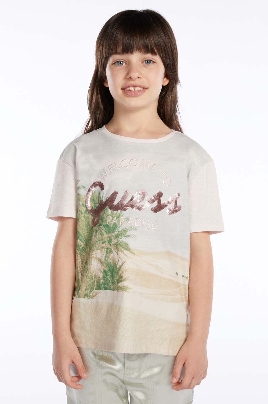 

Дитяча бавовняна футболка Guess колір бежевий
