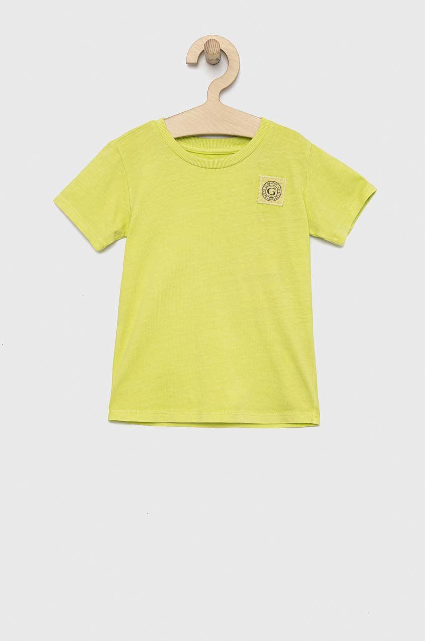 Dětské bavlněné tričko Guess zelená barva, s aplikací - zelená -  100 % Bavlna
