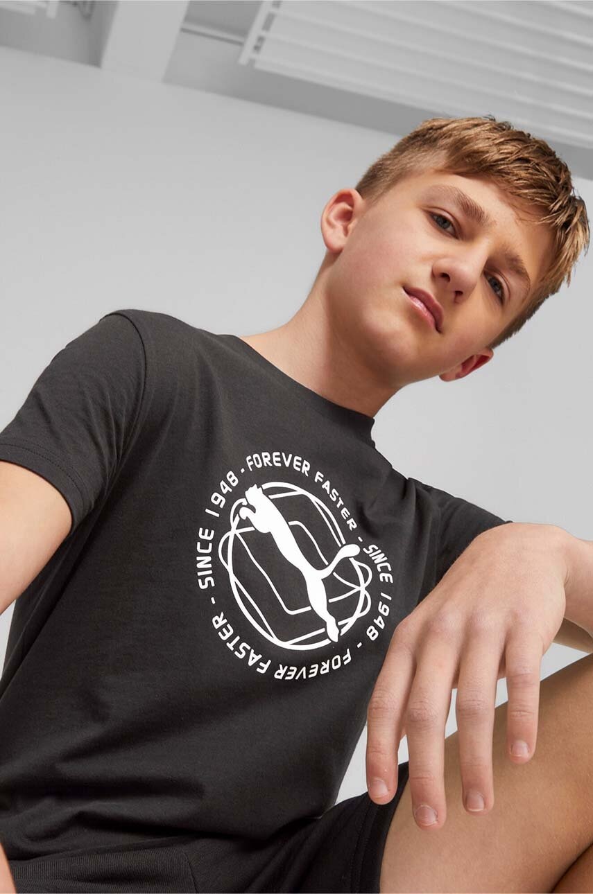 Детская хлопковая футболка Puma ACTIVE SPORTS Graphic Tee B цвет чёрный с принтом Детская хлопковая футболка Puma ACTIVE SPORTS Graphic Tee B цвет чёрный с принтом
