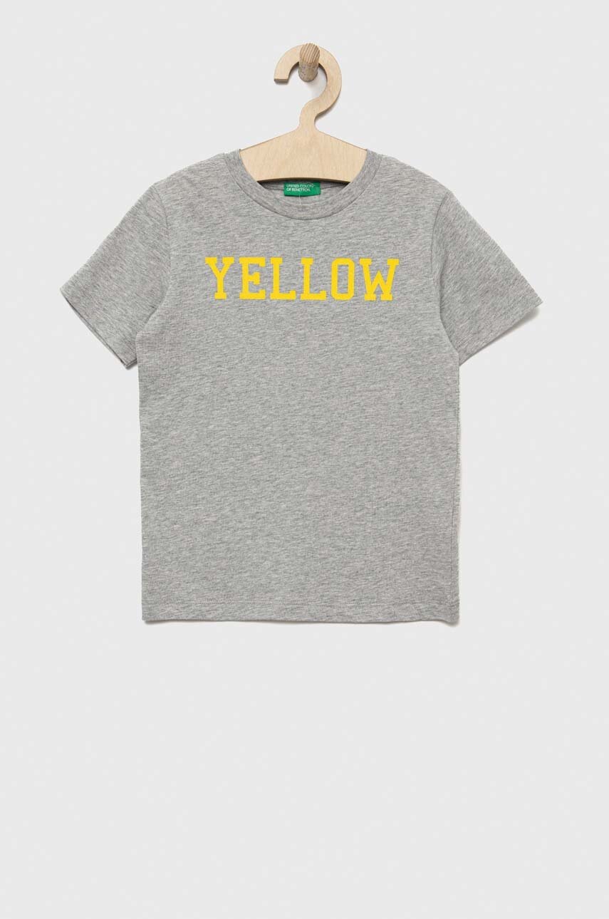 

Детска памучна тениска United Colors of Benetton в сиво с принт, Сив