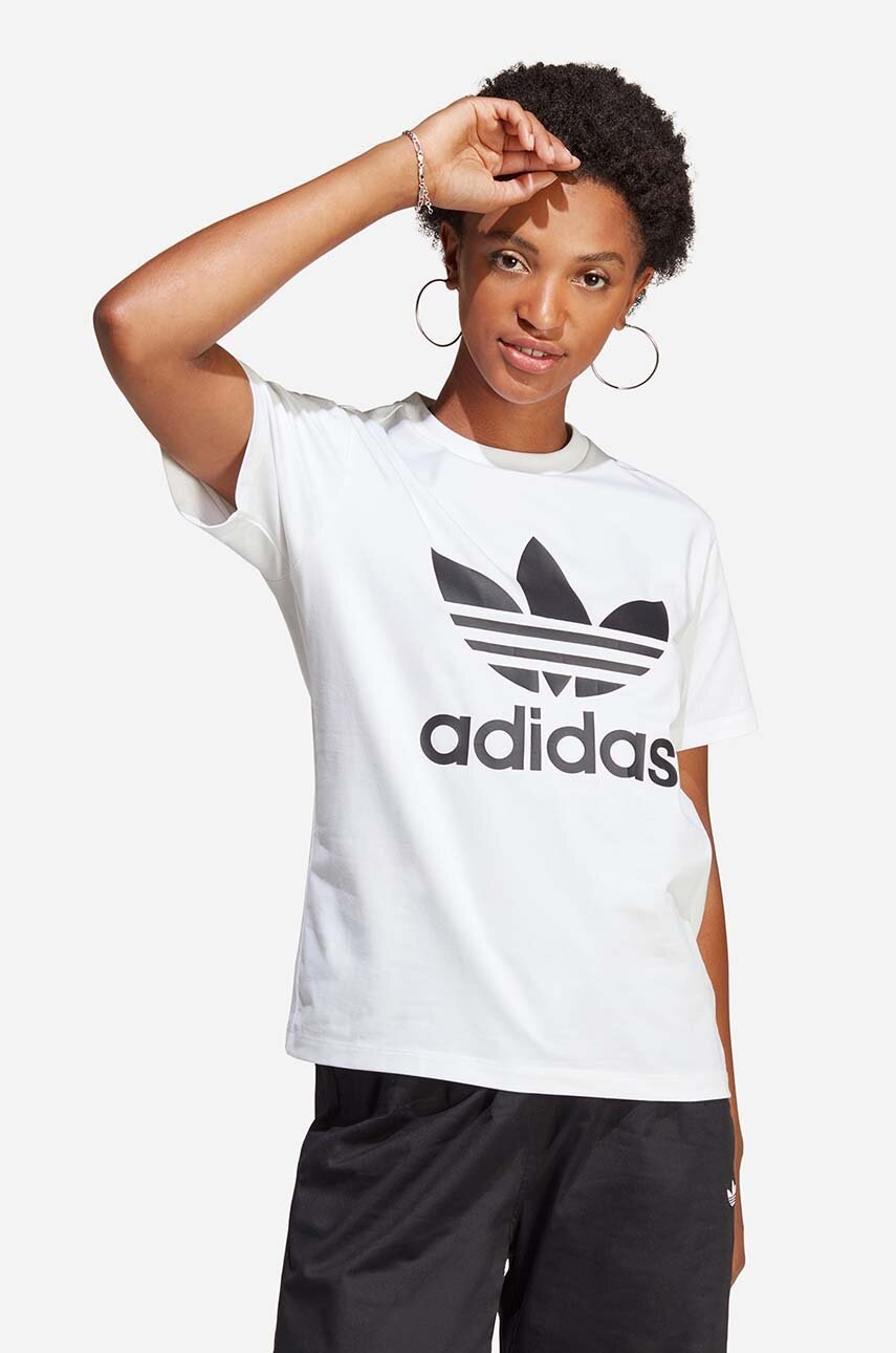 

Тениска adidas Originals в бяло с десен, Бял