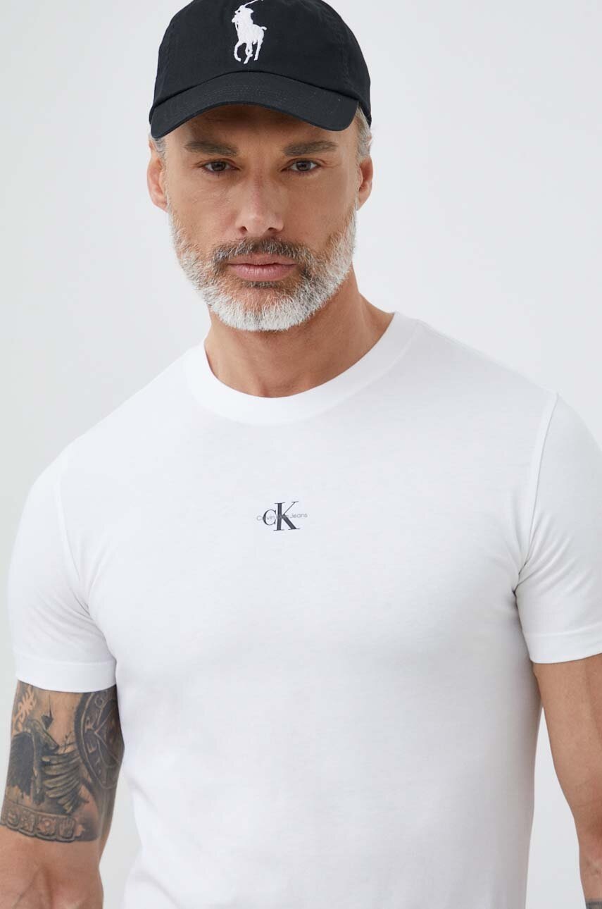 

Памучна тениска Calvin Klein Jeans в бяло с изчистен дизайн, Бял