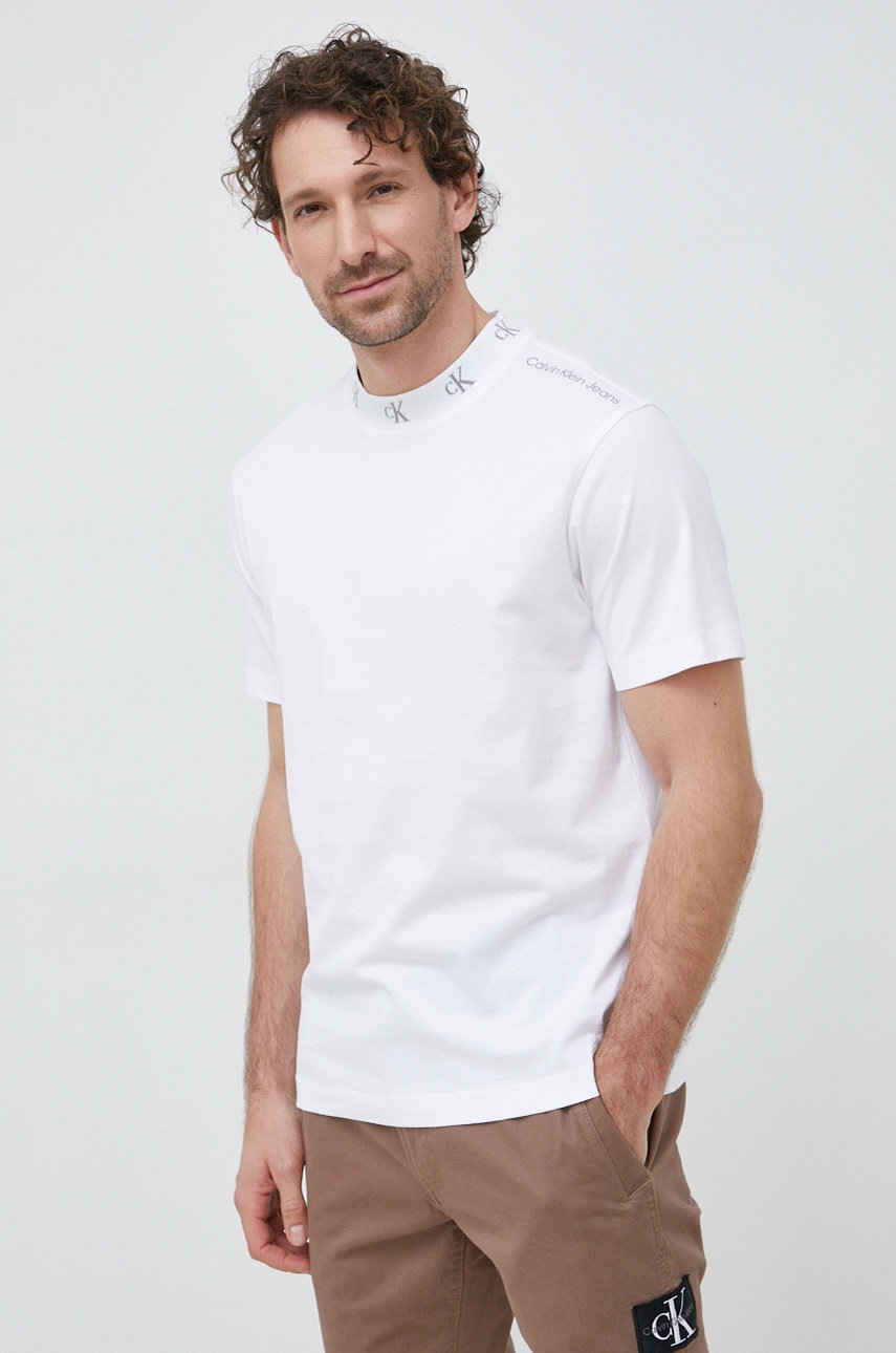 

Памучна тениска Calvin Klein Jeans в бяло с принт, Бял