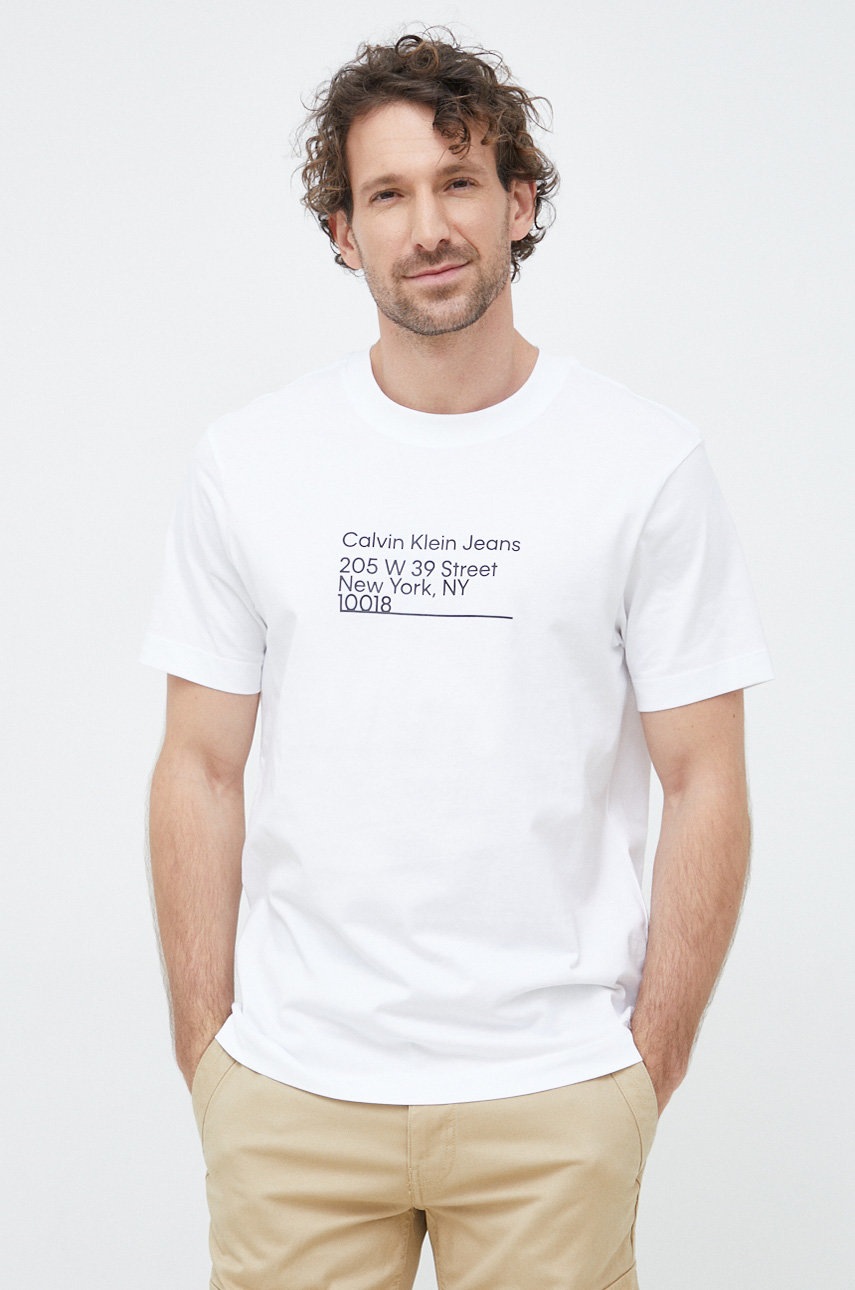 

Памучна тениска Calvin Klein Jeans в бяло с принт, Бял