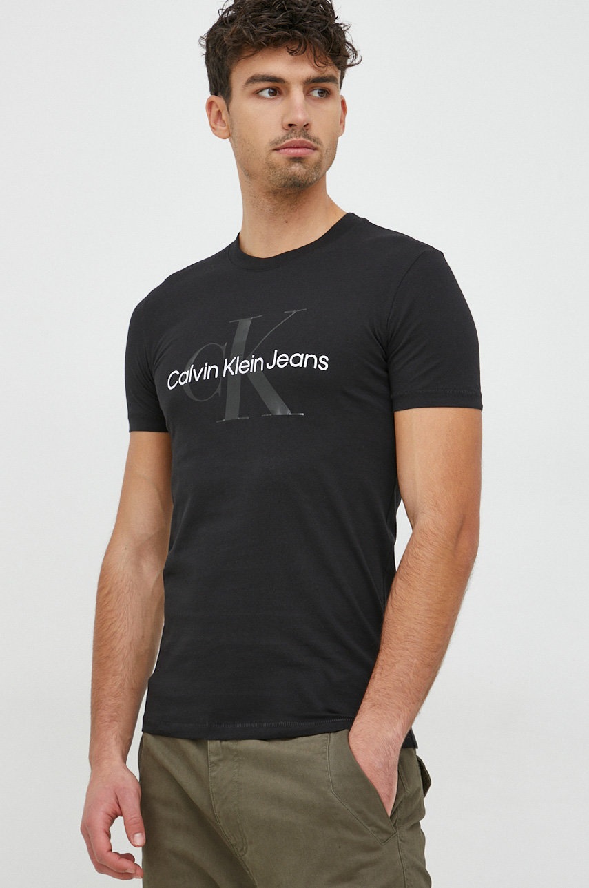 

Памучна тениска Calvin Klein Jeans в черно с принт, Черен