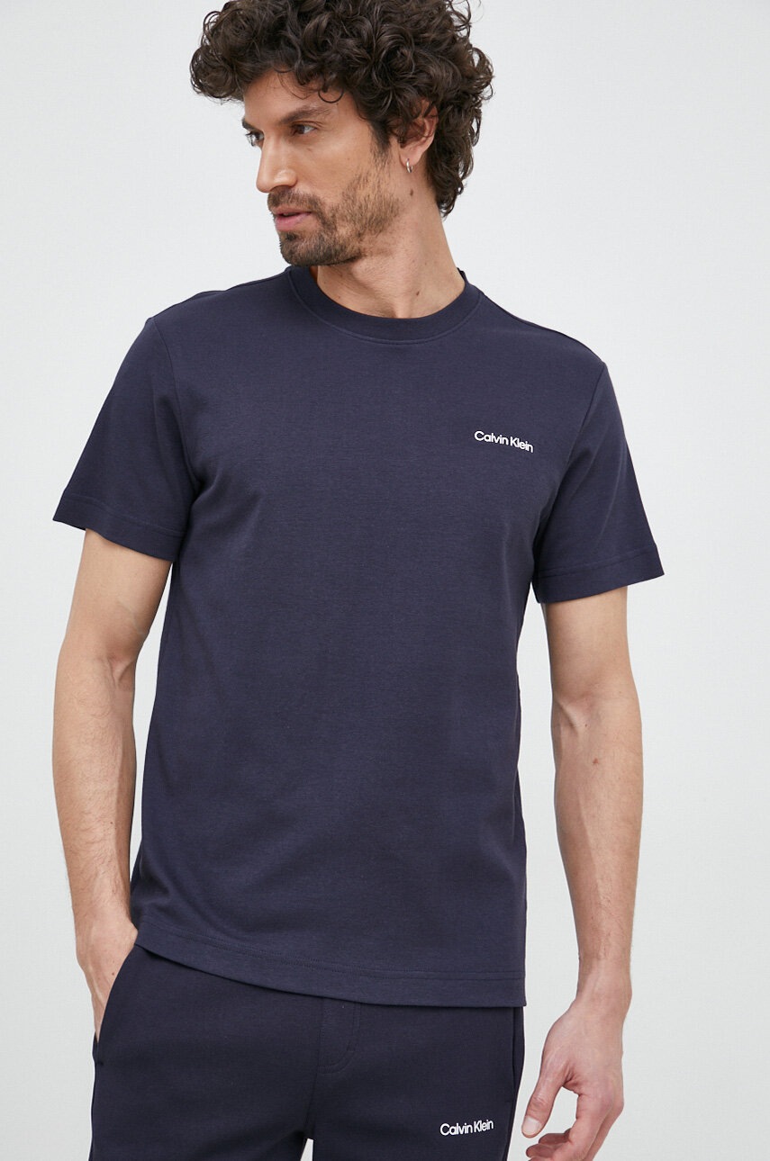Levně Bavlněné tričko Calvin Klein tmavomodrá barva