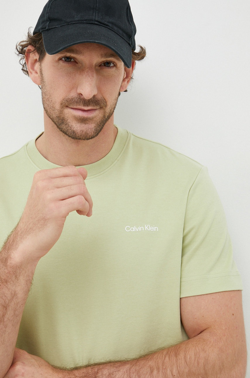 

Памучна тениска Calvin Klein в зелено с изчистен дизайн, Зелен