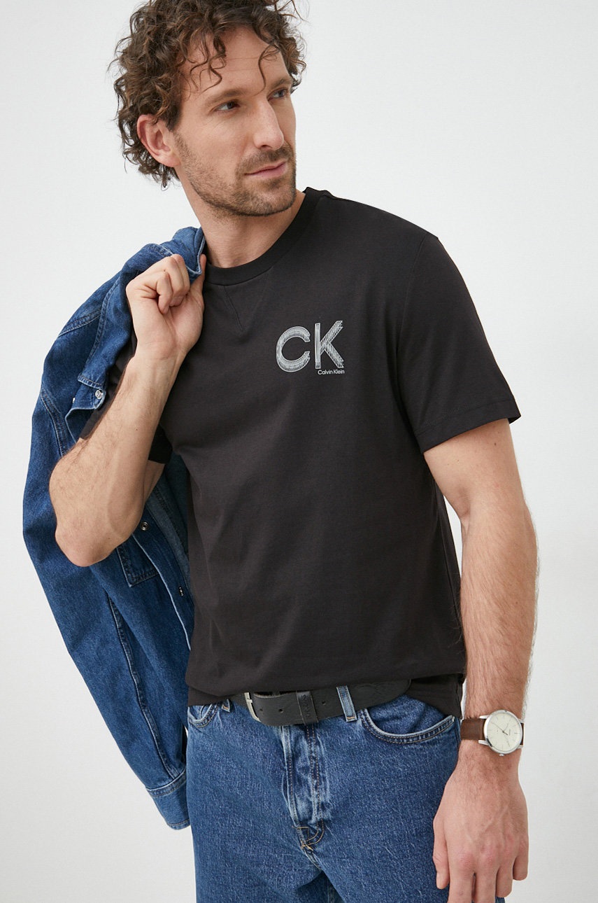 

Памучна тениска Calvin Klein в черно с принт, Черен