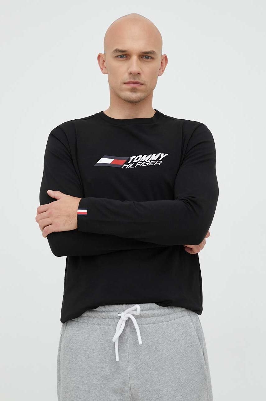 

Лонгслів Tommy Hilfiger чоловічий колір чорний з аплікацією
