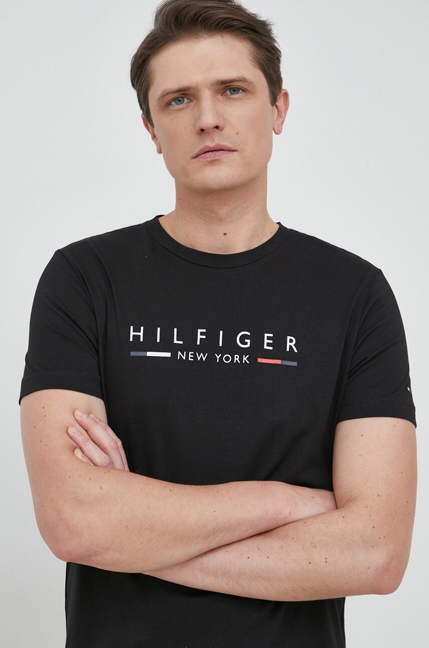 

Хлопковая футболка Tommy Hilfiger цвет чёрный с принтом