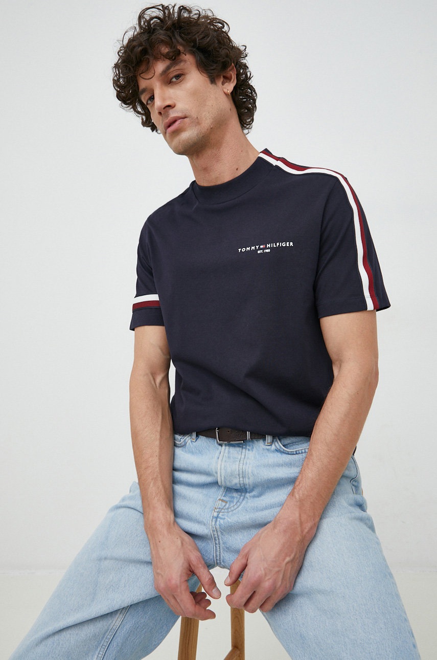 

Хлопковая футболка Tommy Hilfiger цвет синий с аппликацией
