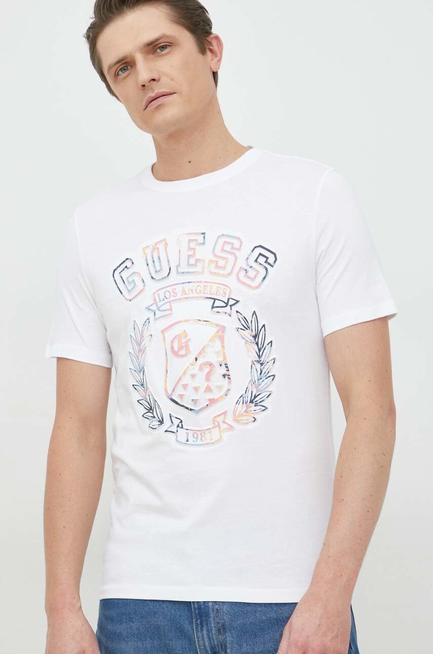 

Хлопковая футболка Guess цвет белый с принтом