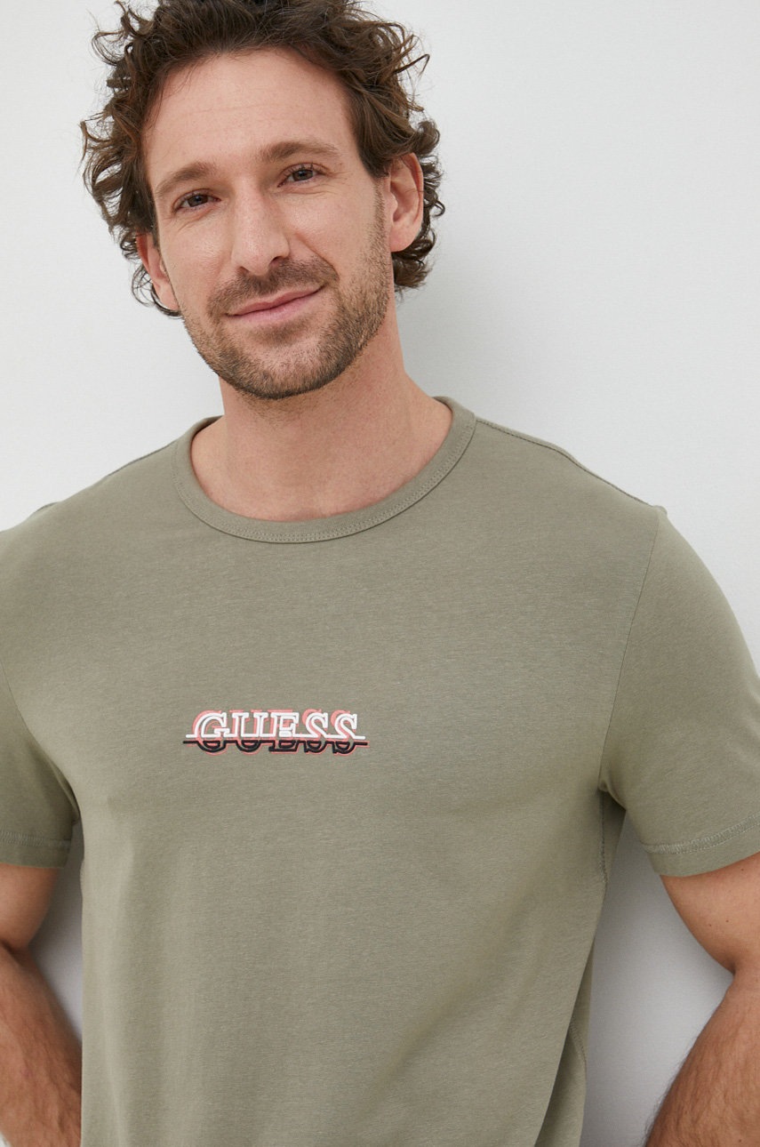 

Футболка Guess чоловічий колір зелений з аплікацією