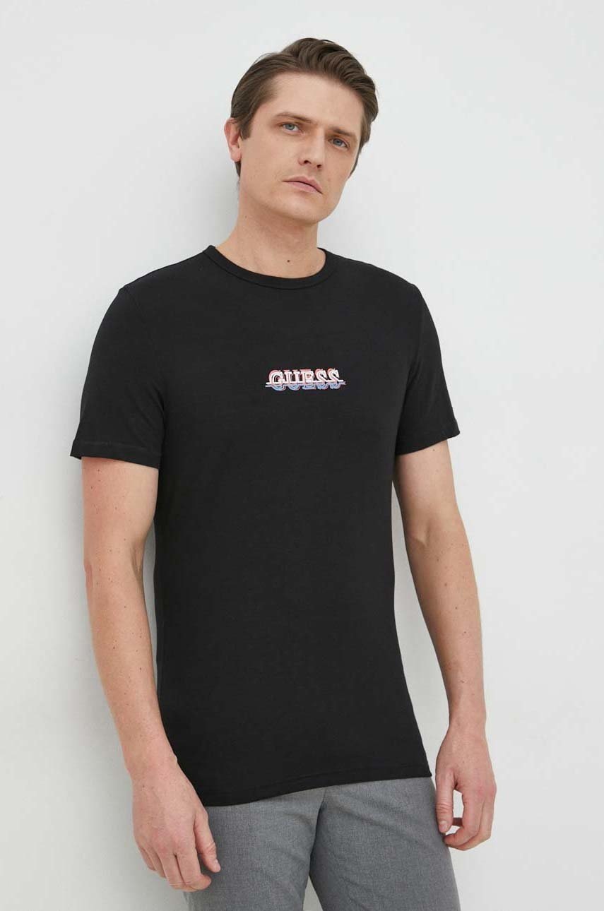 

Тениска Guess в черно с апликация, Черен