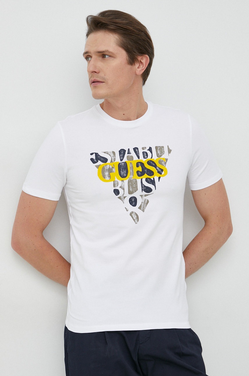 

Тениска Guess в бяло с принт, Бял