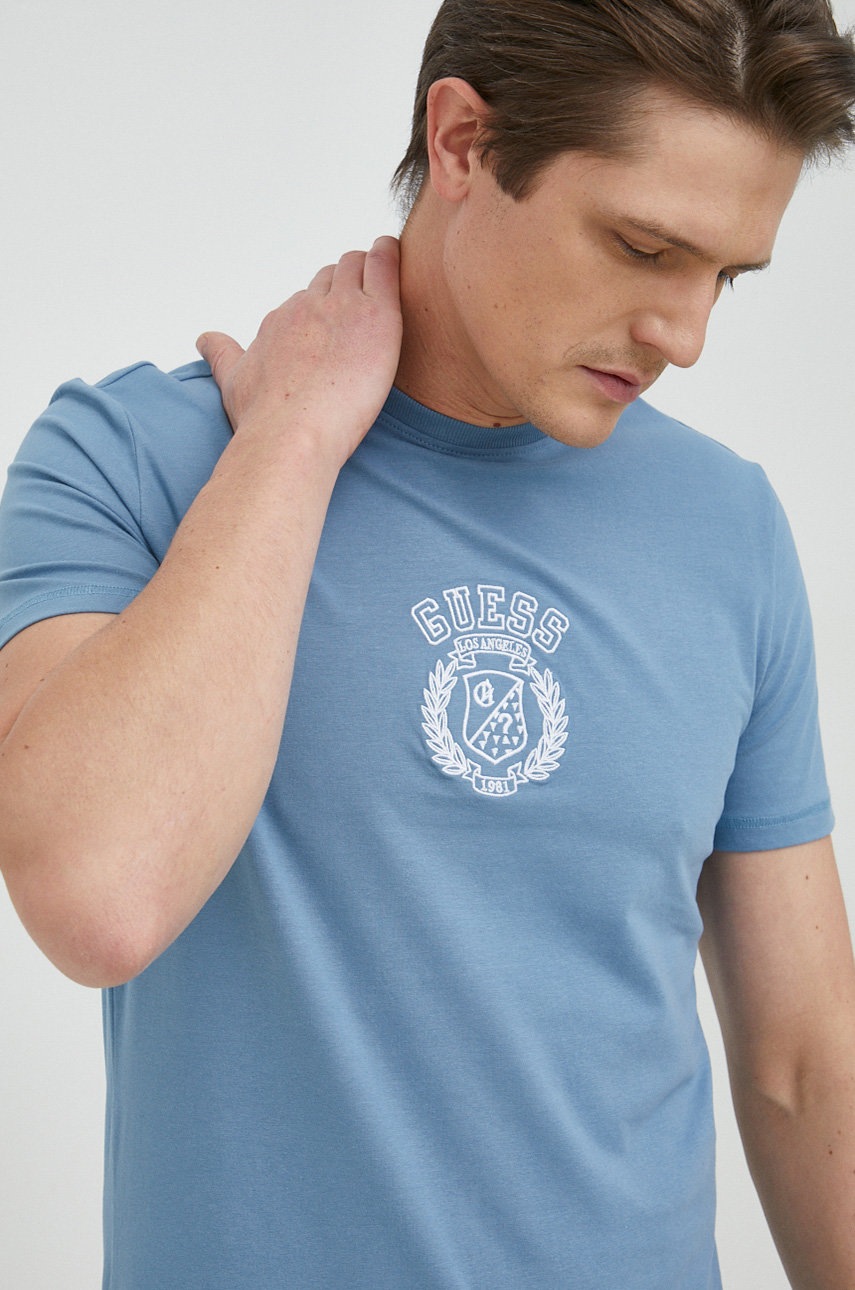 

Футболка Guess чоловічий з аплікацією