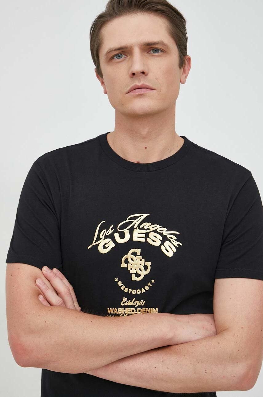 

Бавовняна футболка Guess колір чорний з принтом