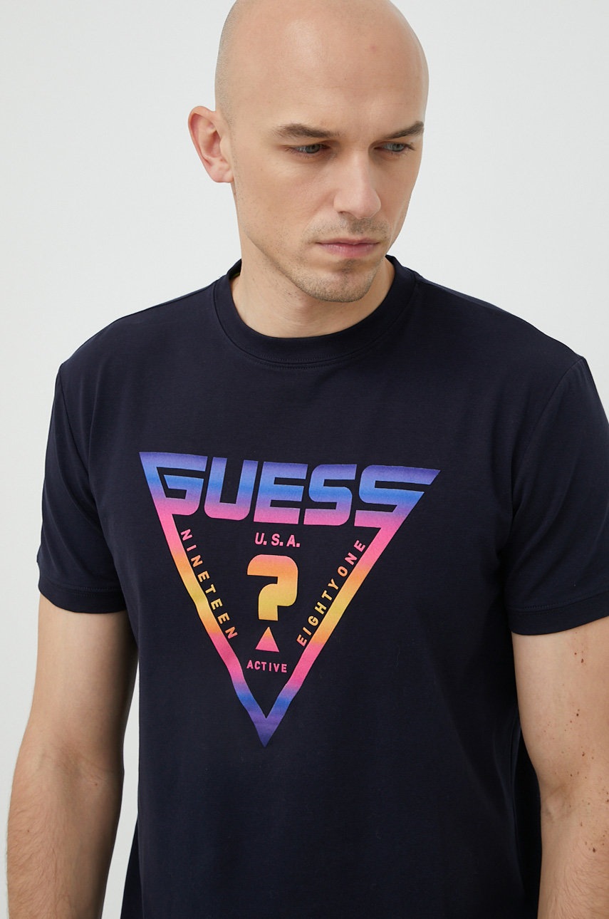 

Футболка Guess чоловічий колір синій з принтом