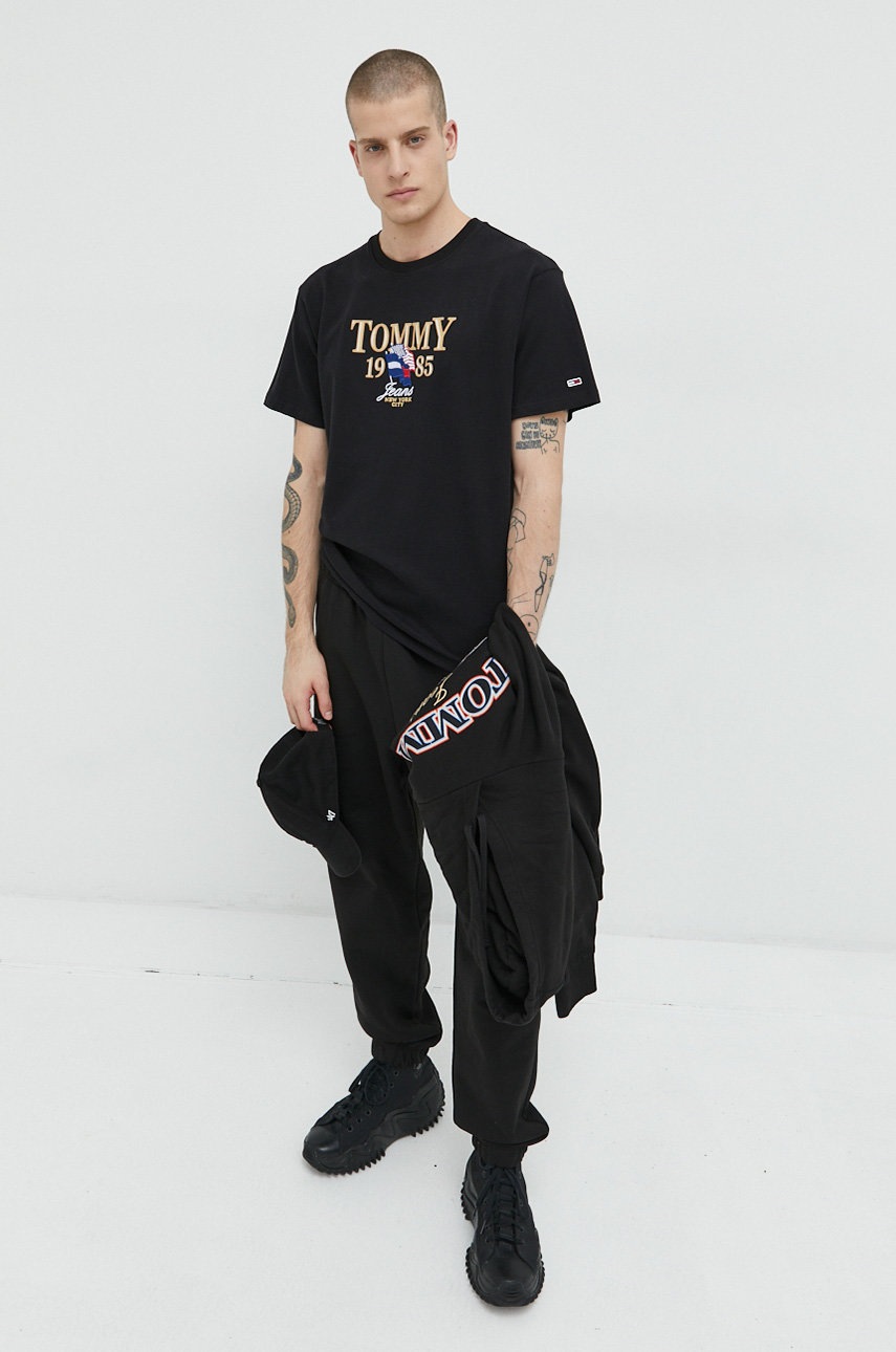 

Бавовняна футболка Tommy Jeans колір чорний з аплікацією