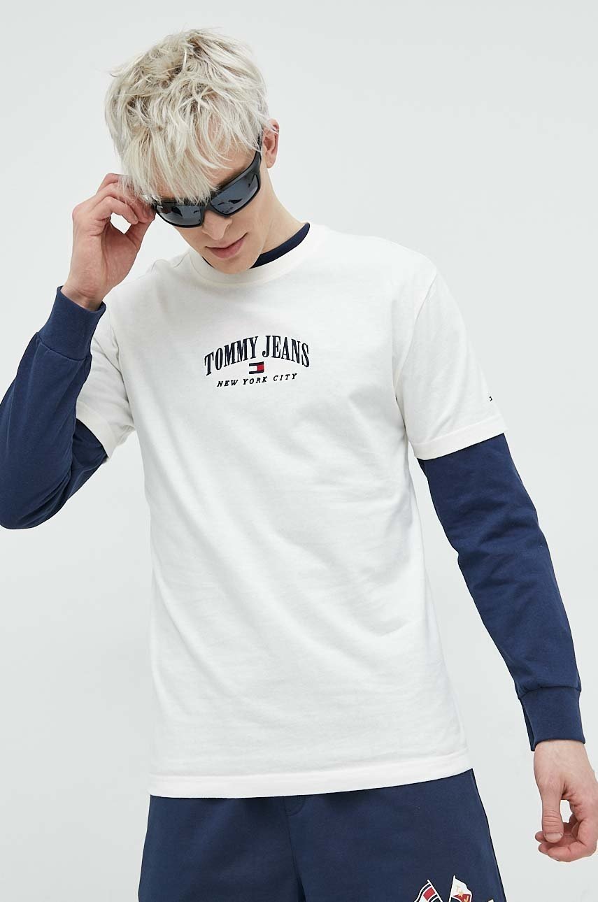 

Памучна тениска Tommy Jeans в бяло с апликация, Бежов