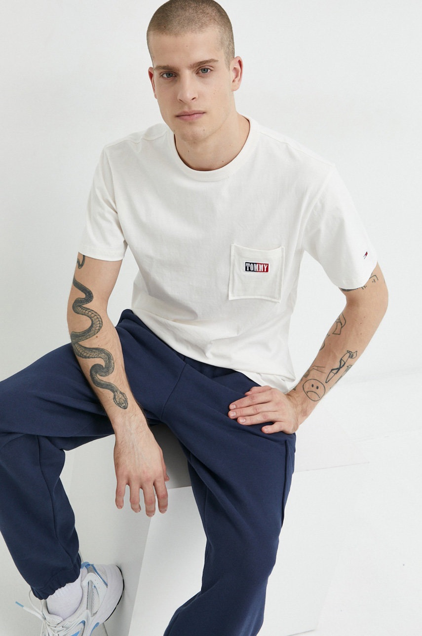 

Хлопковая футболка Tommy Jeans цвет бежевый с аппликацией