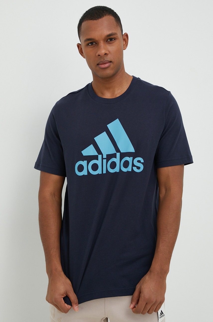 

Бавовняна футболка adidas колір синій з принтом