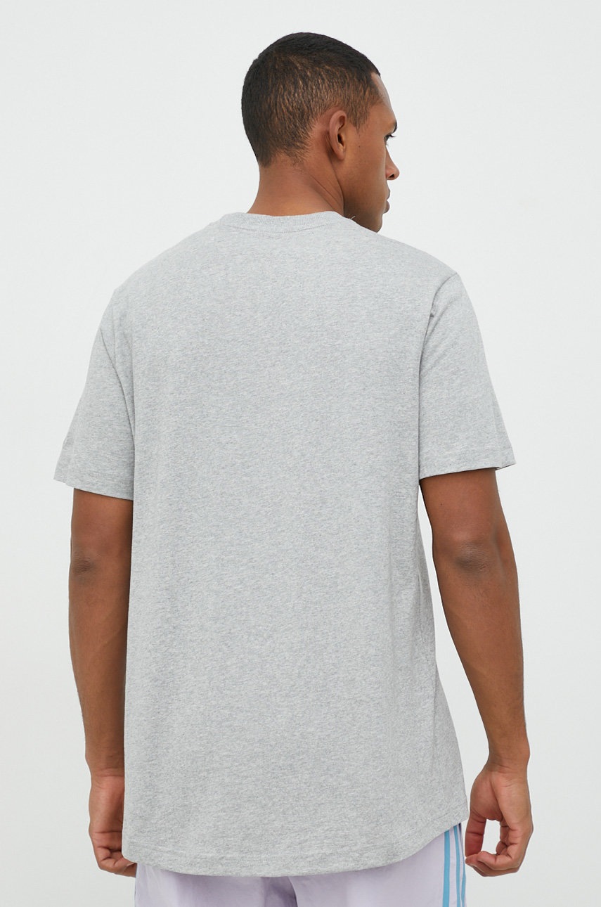 Βαμβακερό μπλουζάκι adidas χρώμα: γκρι IC9789 φωτογραφία