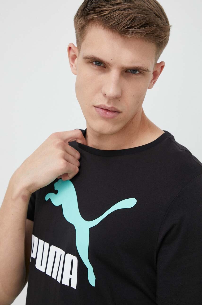 

Хлопковая футболка Puma цвет чёрный с принтом