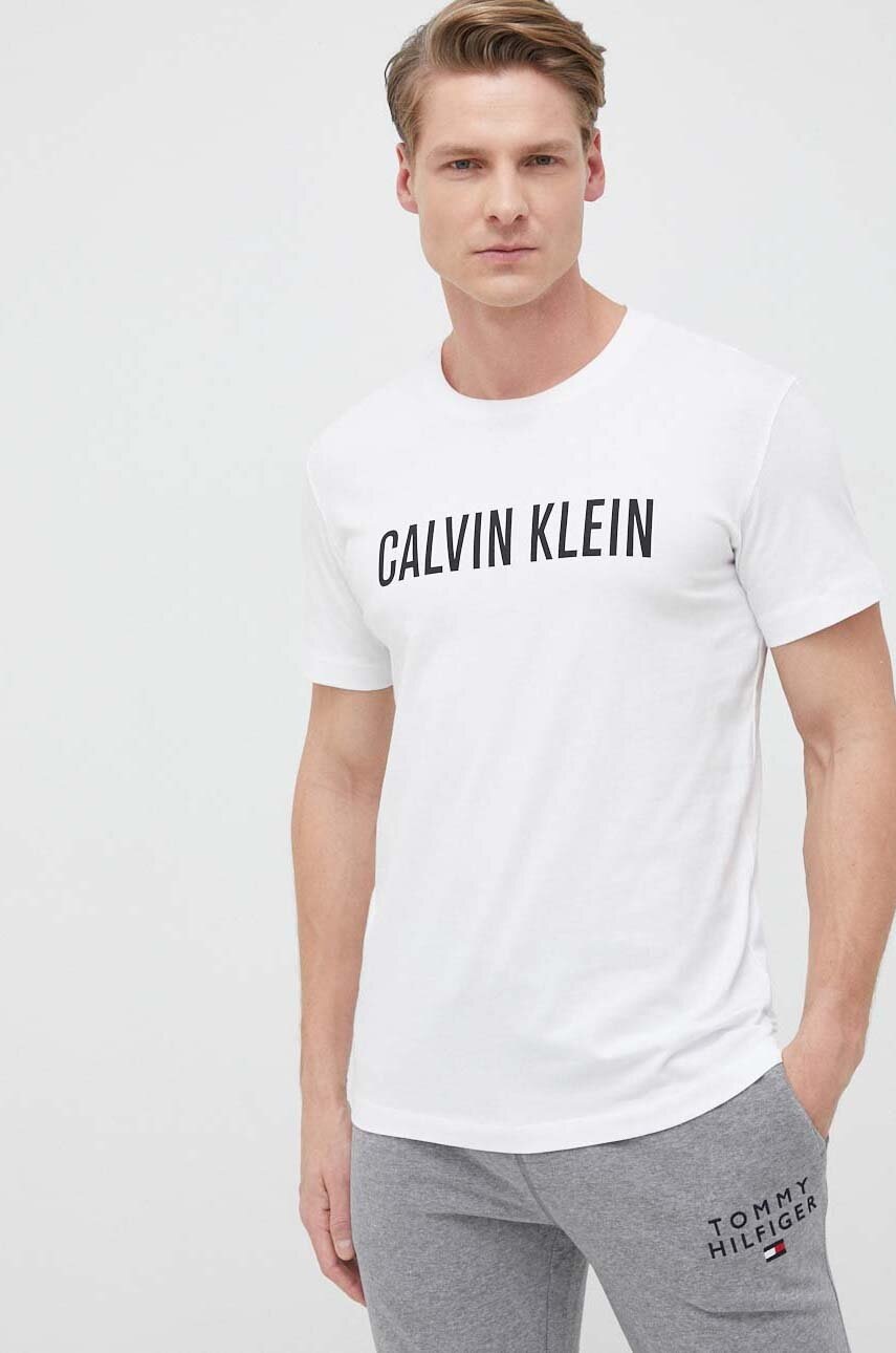 

Памучна тениска Calvin Klein в бяло с десен, Бял