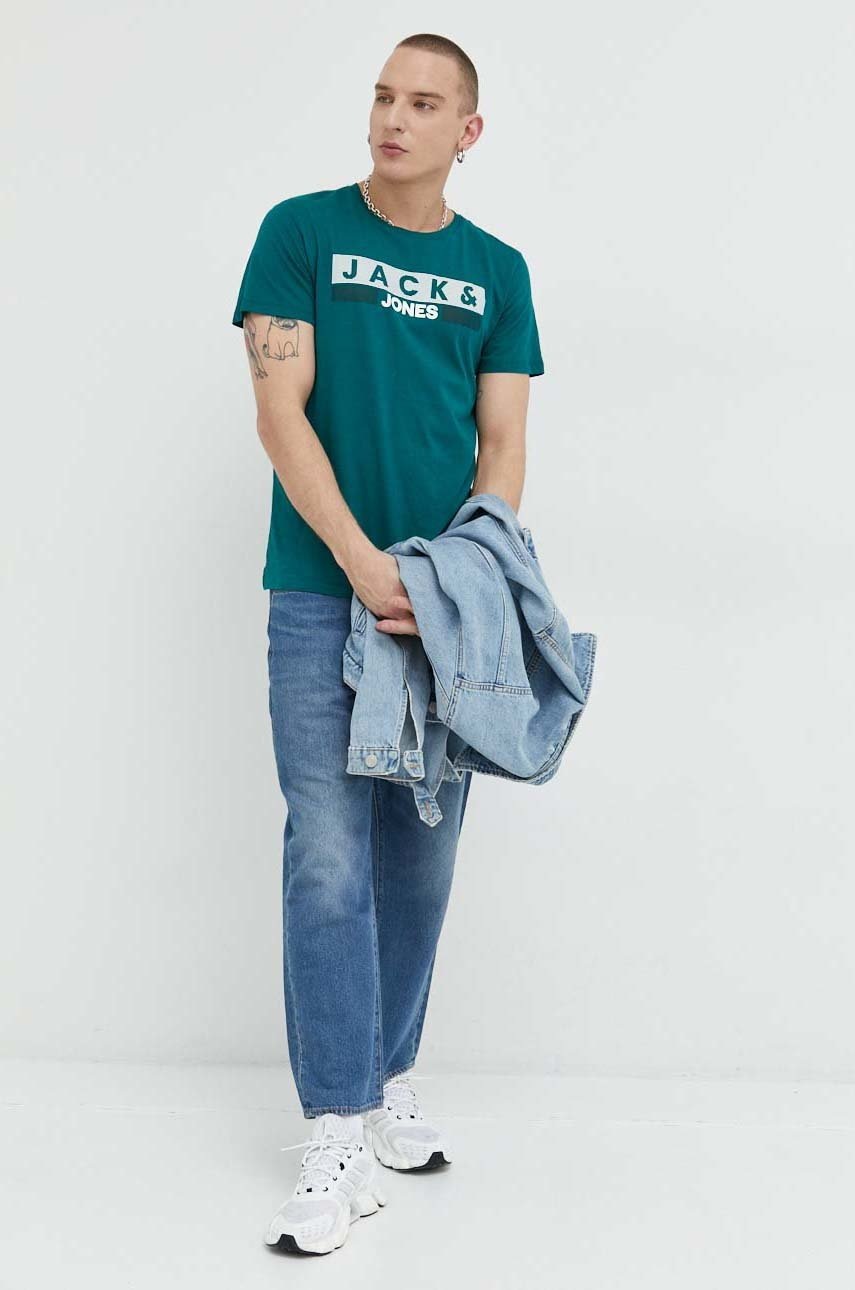 

Хлопковая футболка Jack & Jones JJECORP цвет зелёный с принтом 12151955