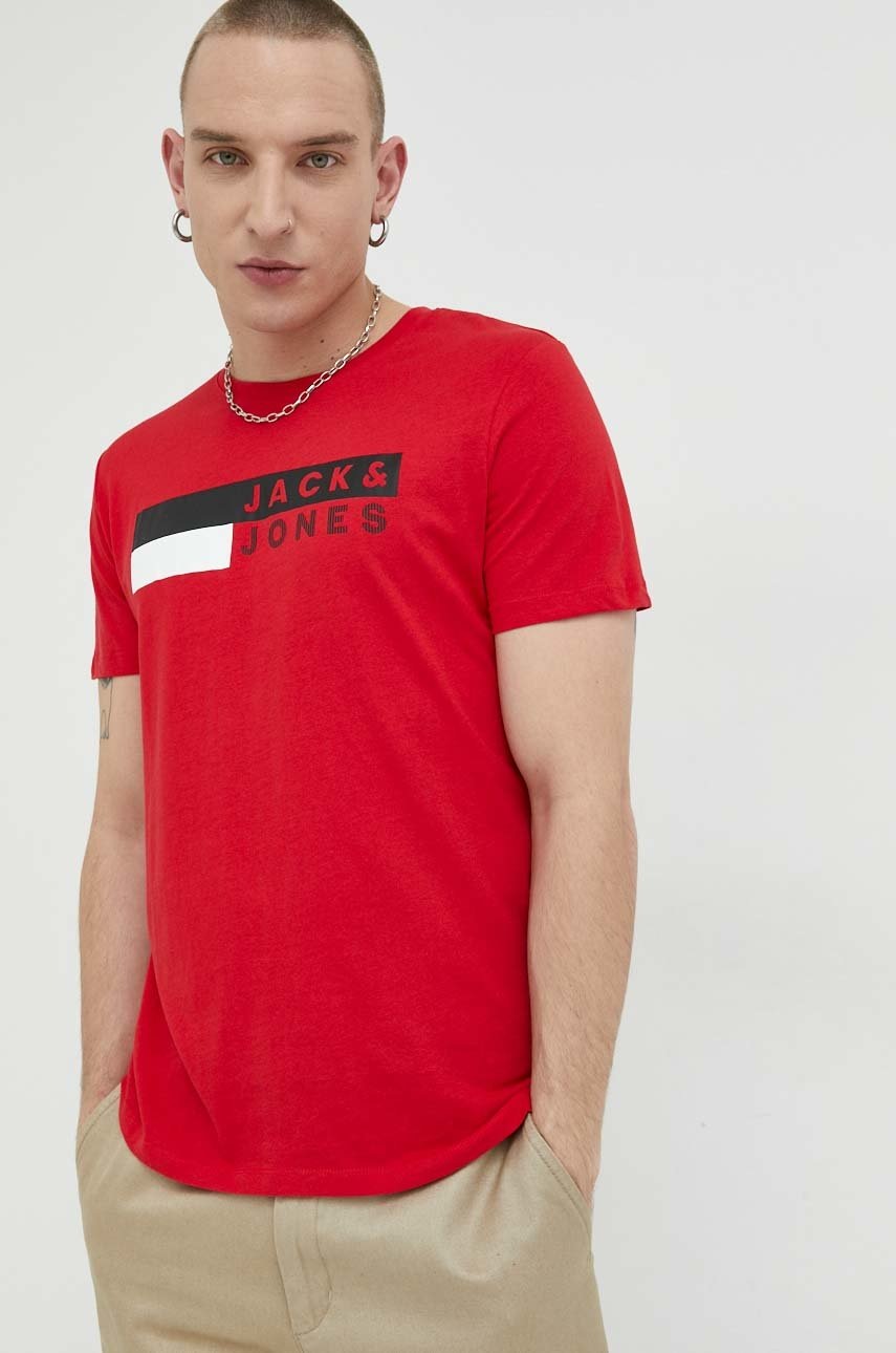 

Памучна тениска Jack & Jones JJECORP в червено с принт 12151955, Червен