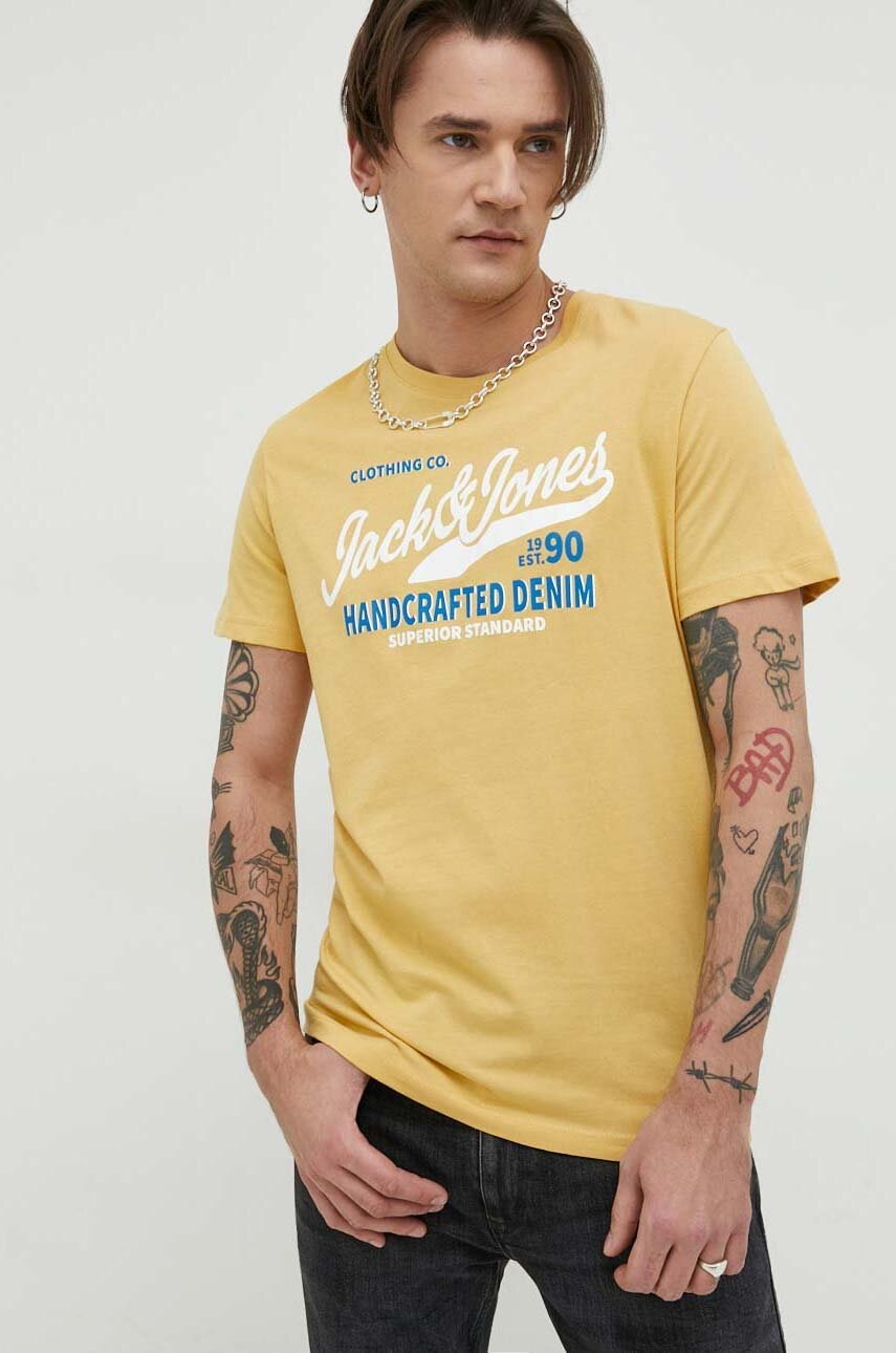 

Хлопковая футболка Jack & Jones JJSTAR цвет жёлтый с принтом 12231477