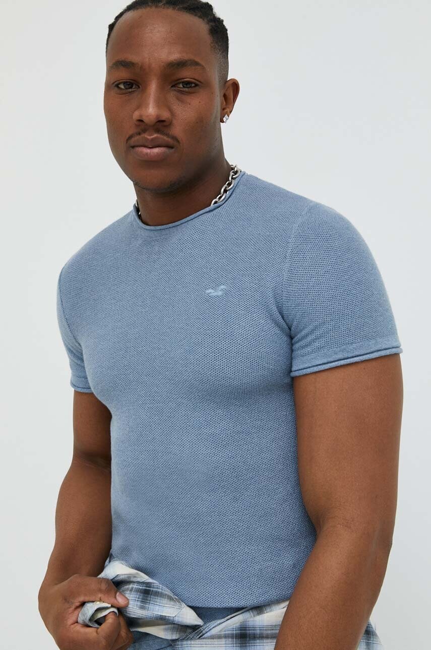 

Тениска Hollister Co. в синьо с изчистен дизайн, Син