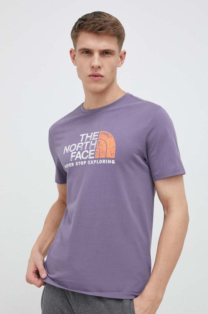 

Хлопковая футболка The North Face цвет фиолетовый с принтом