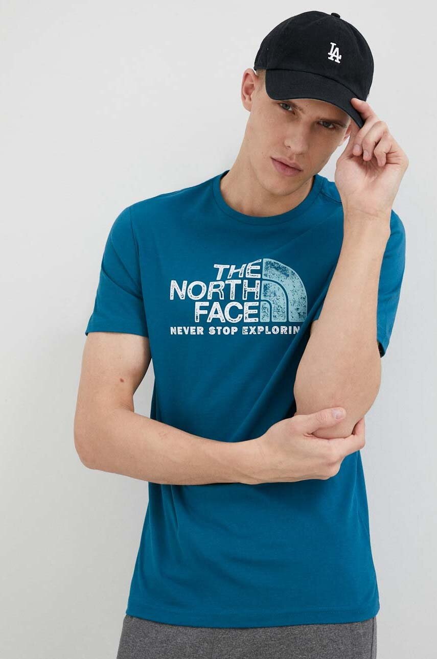 

Бавовняна футболка The North Face колір зелений з принтом