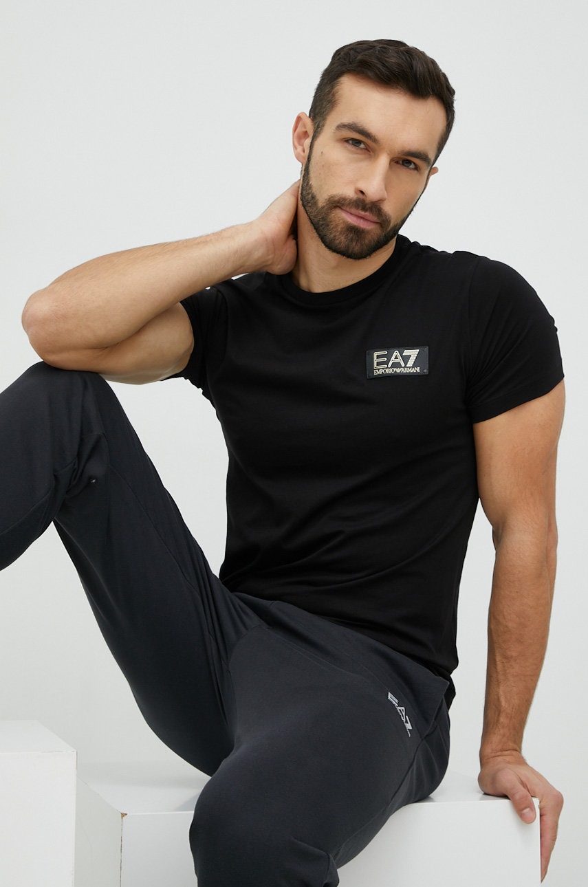 

Хлопковая футболка EA7 Emporio Armani цвет чёрный с аппликацией