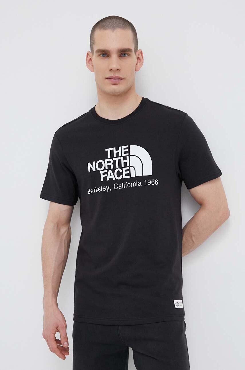 

Хлопковая футболка The North Face цвет чёрный с принтом