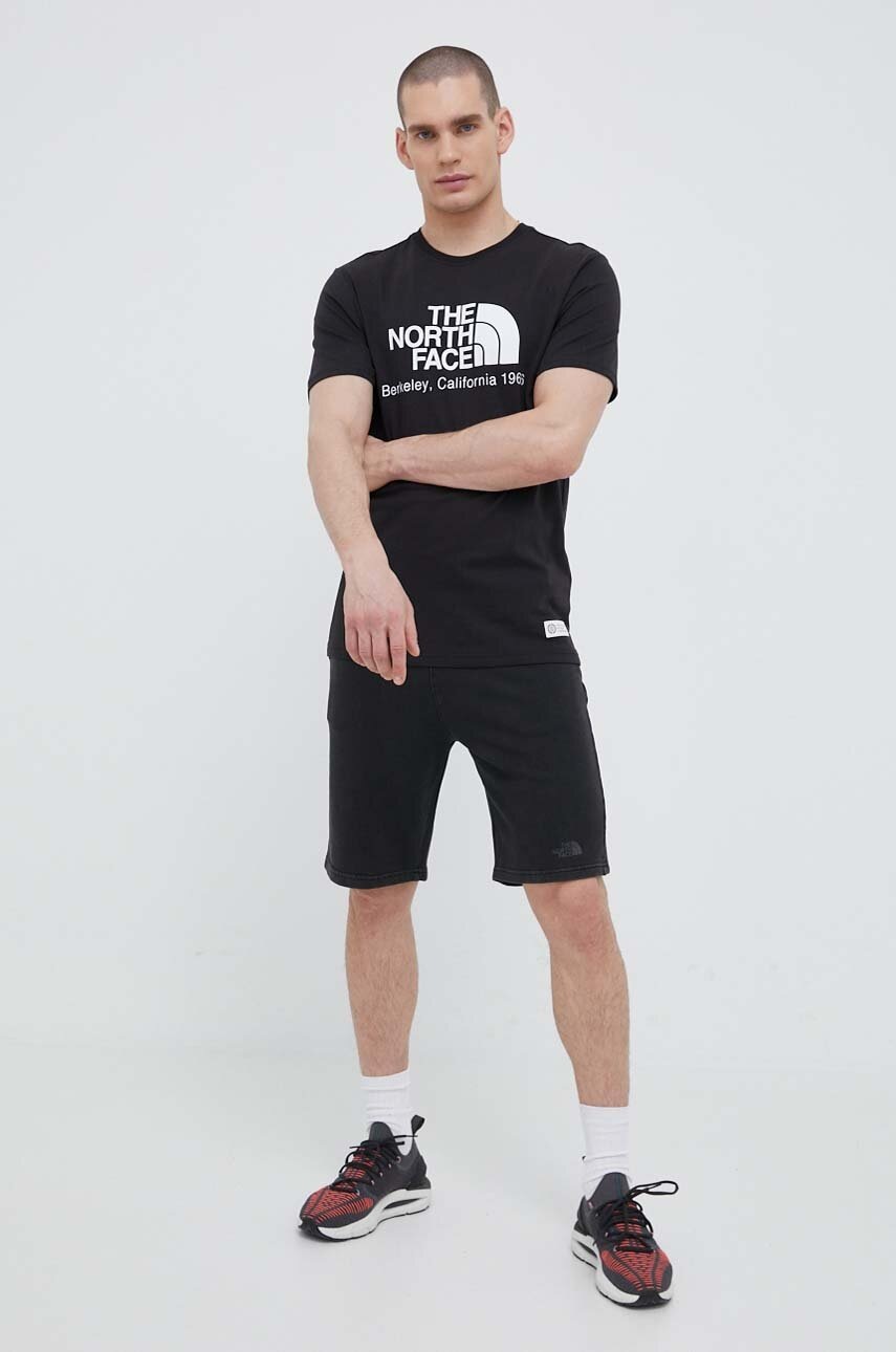 

Хлопковая футболка The North Face цвет чёрный с принтом
