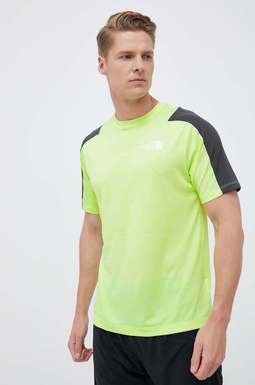 

Спортивная футболка The North Face Mountain Athletics цвет жёлтый узорная