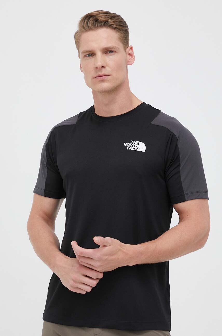

Спортивна футболка The North Face Mountain Athletics колір чорний однотонна