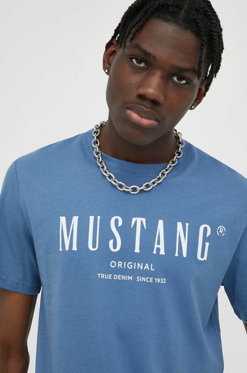 

Памучна тениска Mustang в синьо с принт, Син