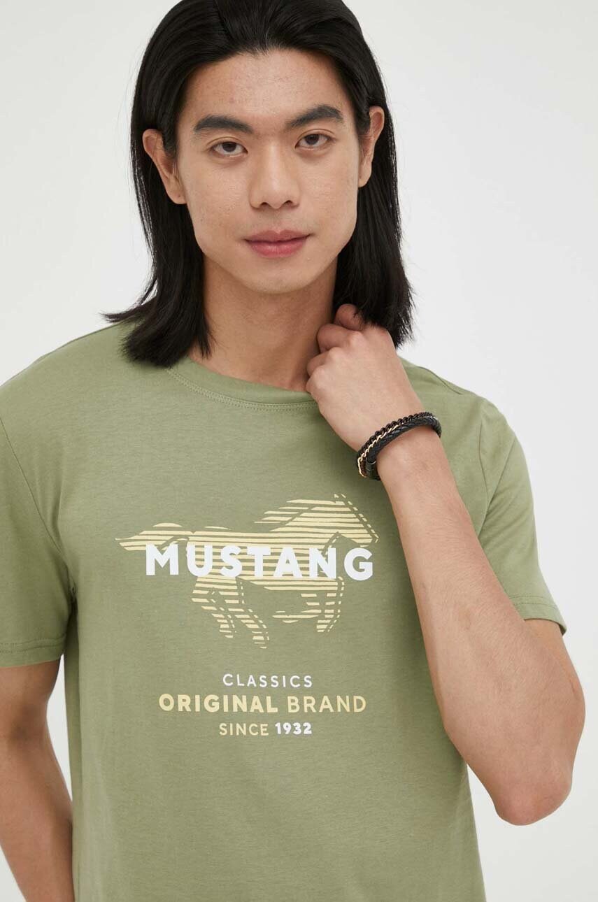 

Бавовняна футболка Mustang колір зелений з принтом