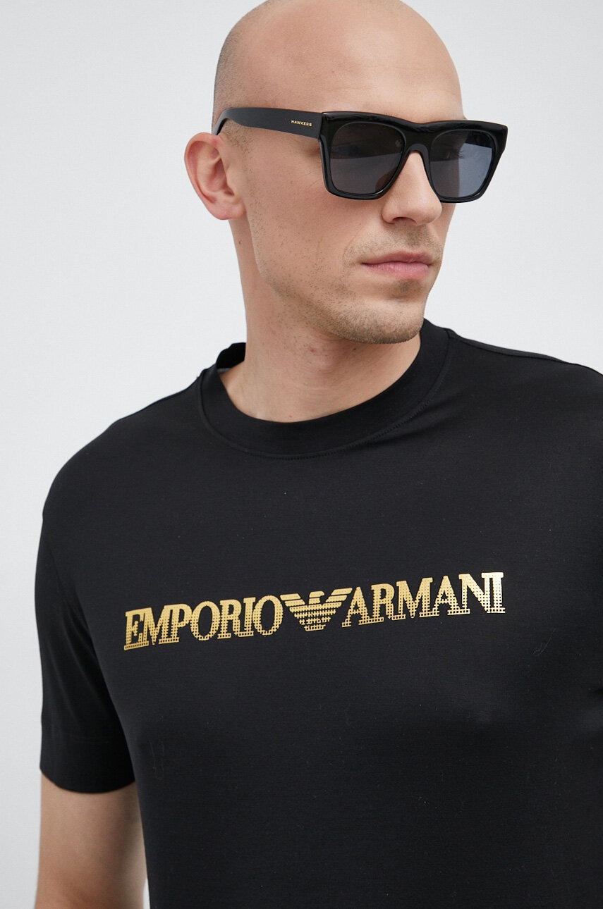 

Футболка Emporio Armani мужской цвет чёрный с принтом